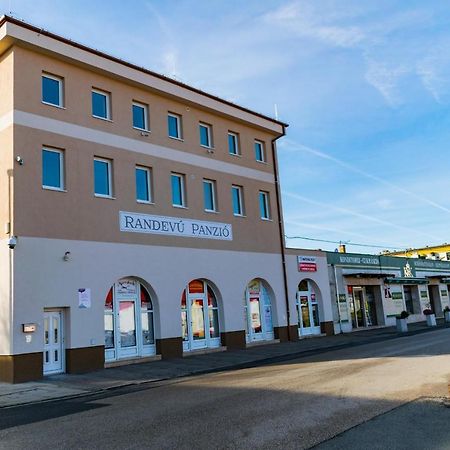 Bed and Breakfast Randevu Panzio Šoproň Exteriér fotografie