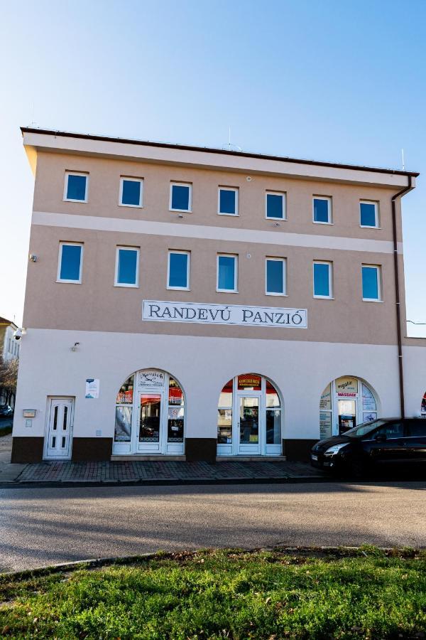 Bed and Breakfast Randevu Panzio Šoproň Exteriér fotografie